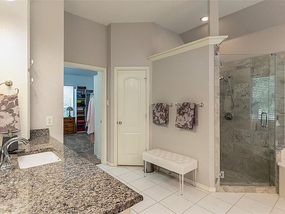 3rd image of 104 Oakcrest Hills Dr