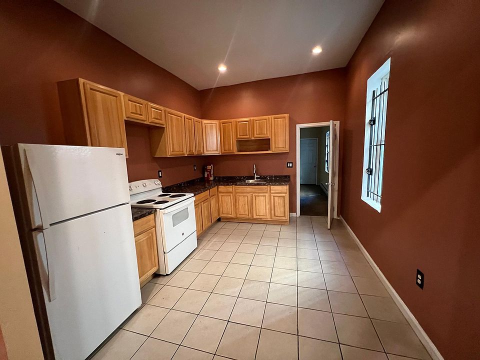 1st image of 4033 Poplar St #1