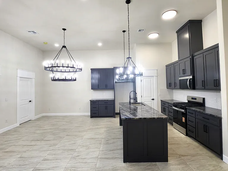 11624 NW 103rd St — Photo 3