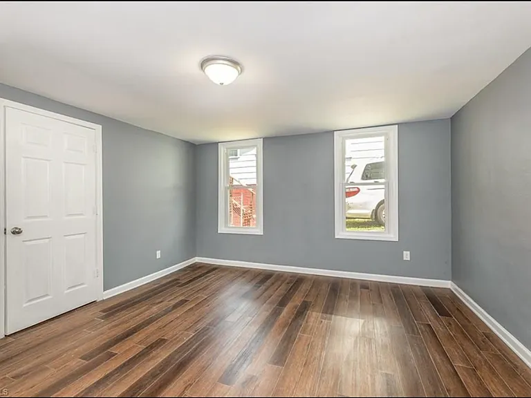 518 N Scales St — Photo 2