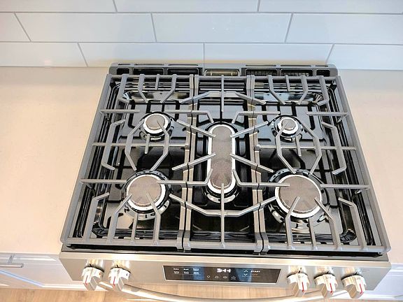 4th image of 13865 Gatsby Dr #105