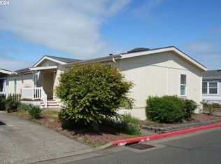 1000 S McKern Ct #124, Newberg, OR 97132