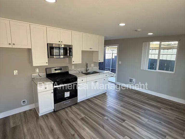 6405 Zena Dr — Photo 41
