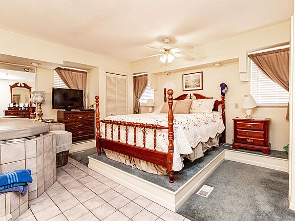 5th image of 3025 Crestview Dr