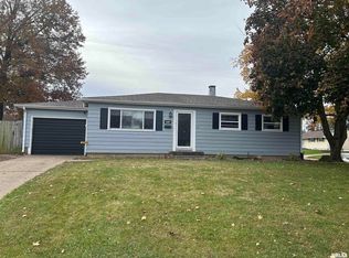 1607 Cherry Hills Rd, Bettendorf, IA 52722