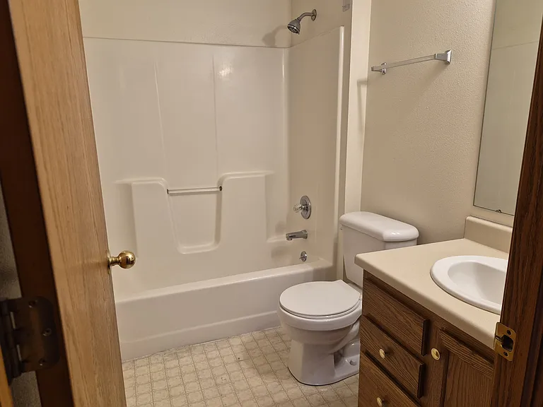 3507 Queen Dr - 7 — Photo 10