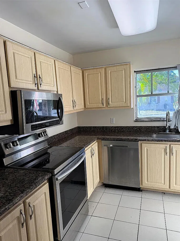 3 bed, 1.5 bath, 1400 sqft, $2,750 — Photo 1