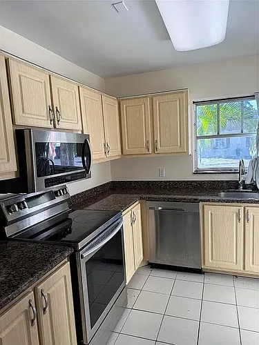 3007 NW 68th St #9C Photo 1 3007 NW 68th St #9C Photo 1