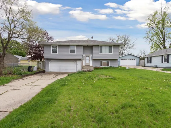 829 Melbourne Ave, Machesney Park, IL 61115