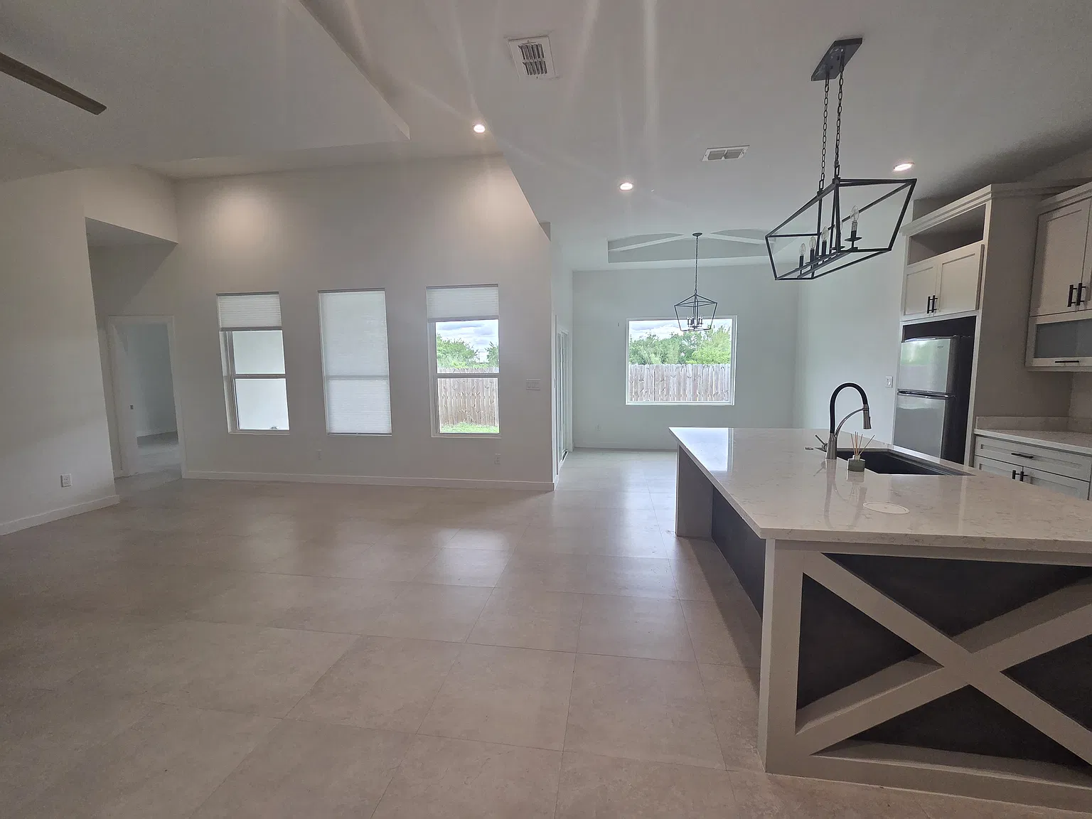 3 bed, 2.5 bath, 1780 sqft, $2,200 — Photo 4