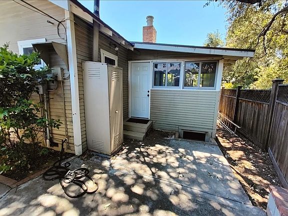 3rd image of 103 S Meridith Ave