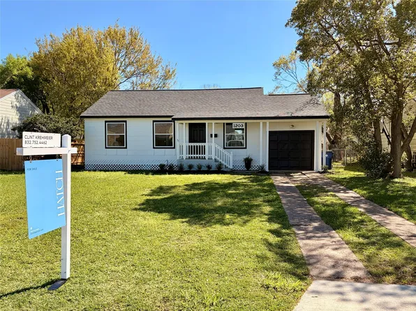 1203 17th Ave N, Texas City, TX 77590