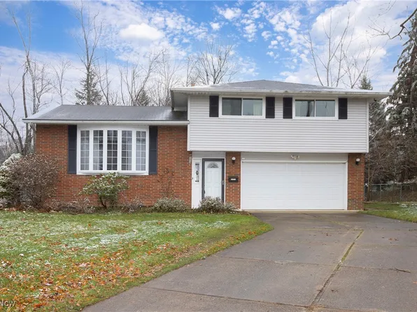 2973 Hawkins Rd, North Olmsted, OH 44070
