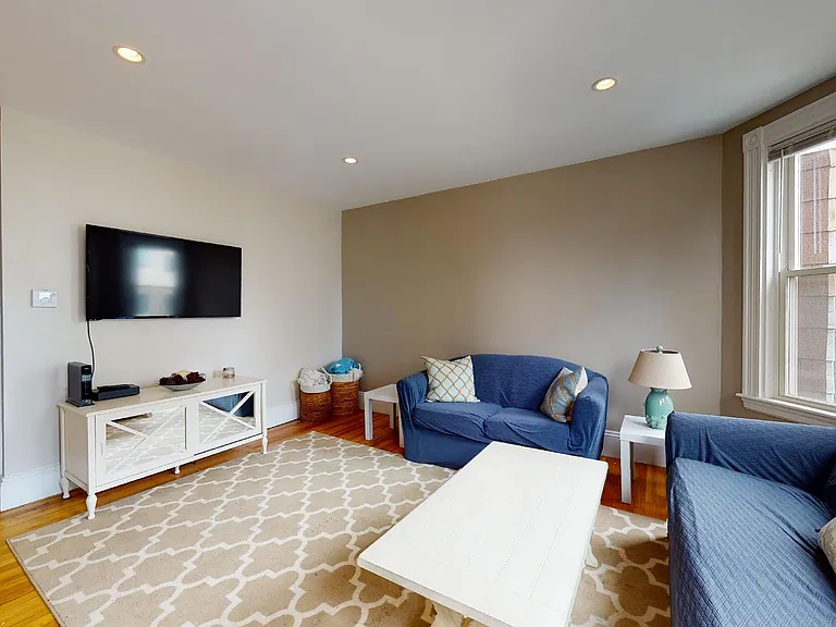 38 Vinton St #2 — Photo 2