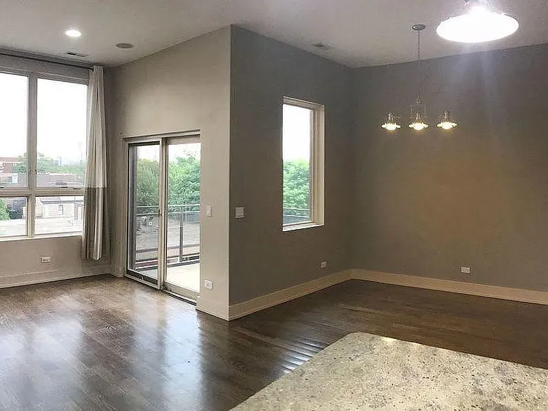 1914 N Damen Ave #4 — Photo 1