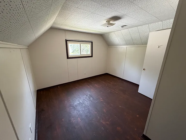 1637 Hanover St — Photo 16