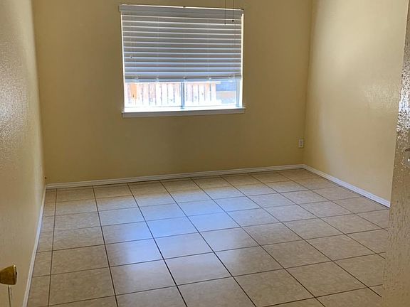 5th image of 3121 Voss Dr Unit C