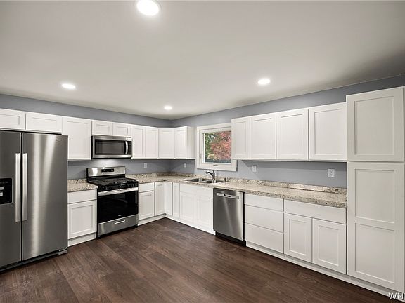 4th image of 935 Cain Rd