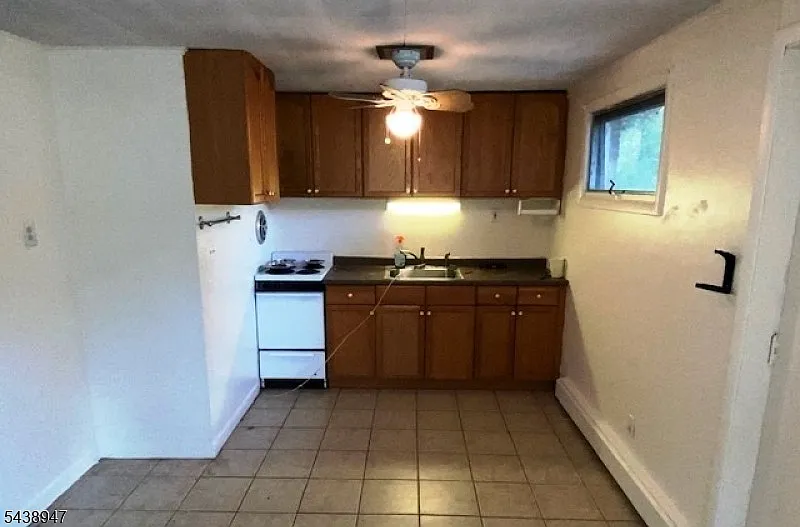 2 bed, 1.0 bath, $1,895 — Photo 2
