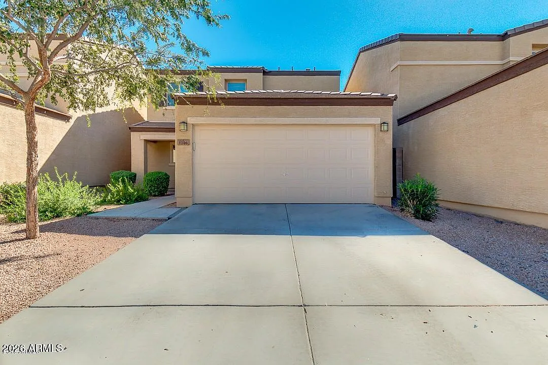 3 bed, 2.5 bath, 1560 sqft, $2,050 — Photo 2