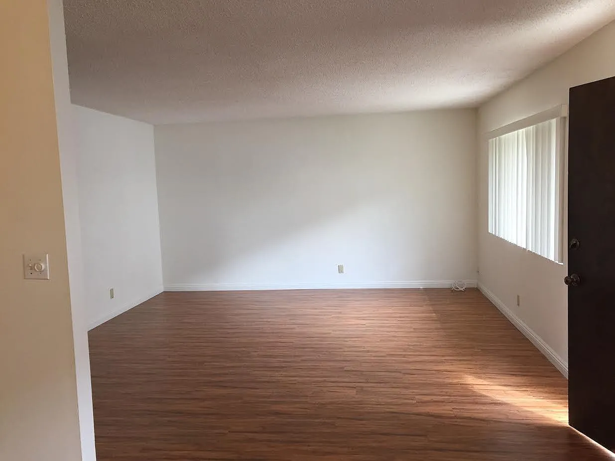 2115 Mathews Ave — Photo 3