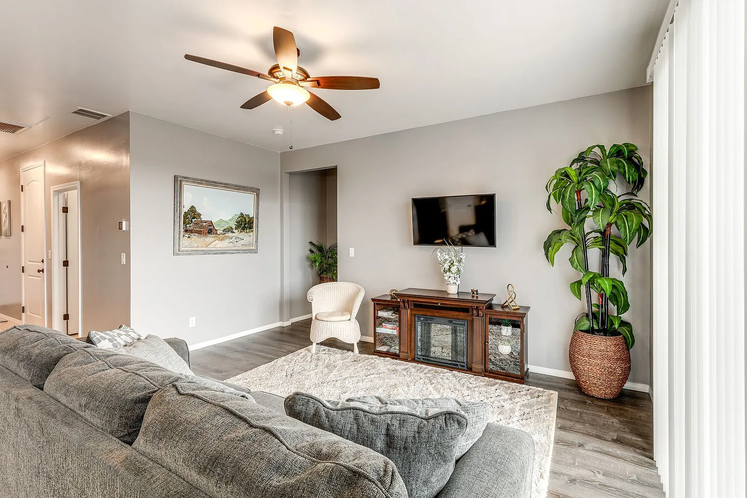 3 bed, 2.0 bath, 1550 sqft, $5,371 — Photo 1