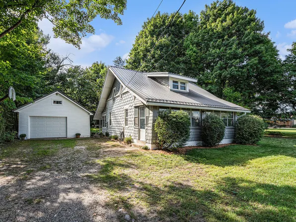 960 S 15th St, Niles, MI 49120