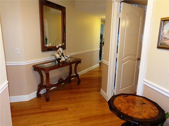 2nd image of 2880 NE 14th Street Causeway #401