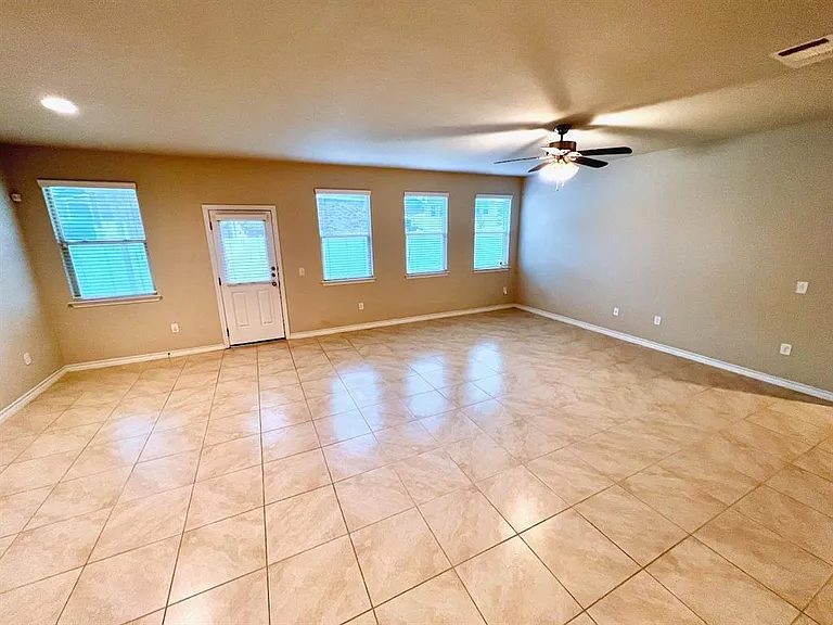 5717 Lehman Way — Photo 10