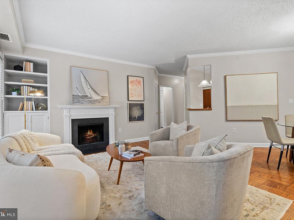 1st image of 801 S Pitt St APT 427