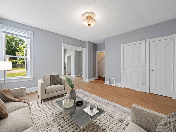 3rd image of 937 Thomas Ave