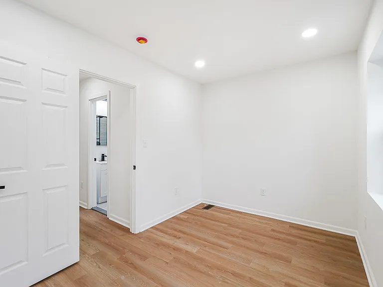 1721 L St NE — Photo 17