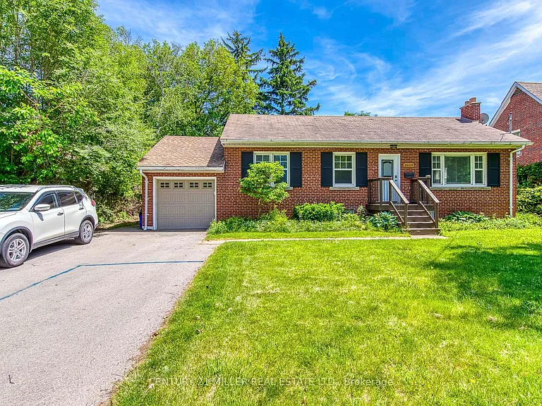 2048 Edinburgh Dr — Photo 2