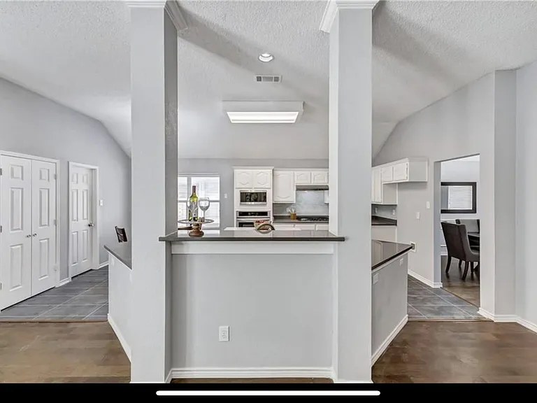 4913 Spanishmoss Dr — Photo 3
