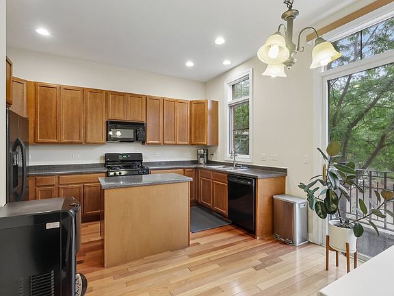 5th image of 142 Dawson Dr