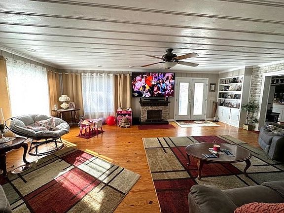 5th image of 460 Andrews Ln