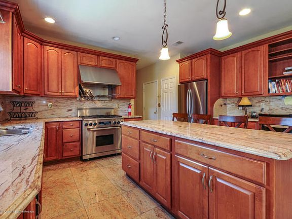 4th image of 850 Oakley Dr