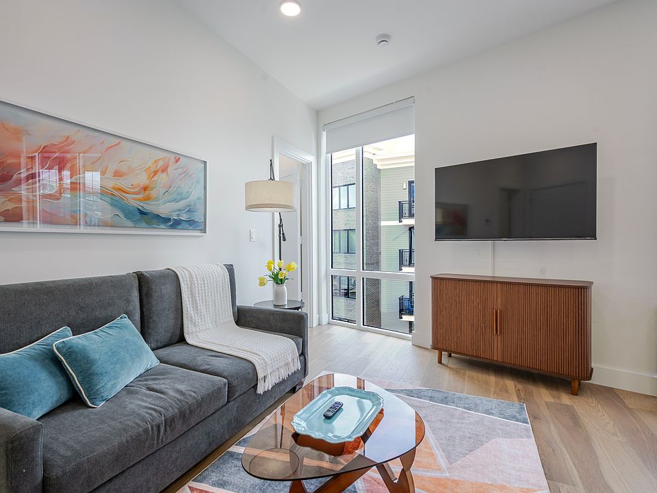 1st image of 36-38 Hichborn St #405