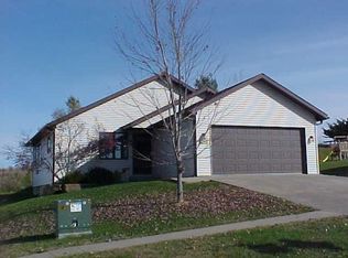 1116 E 7th St, Pella, IA 50219
