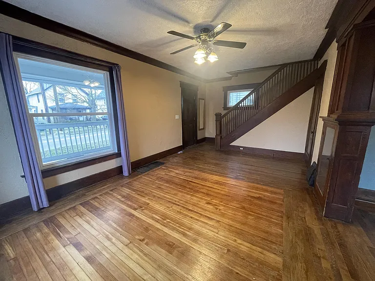 329 S Clemens Ave — Photo 4