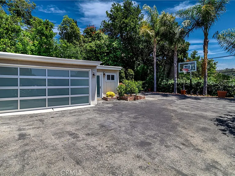 3546 Berry Dr — Photo 2