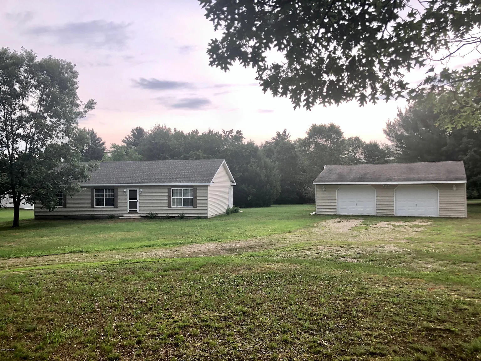 8054 S Beech Ave photo 1