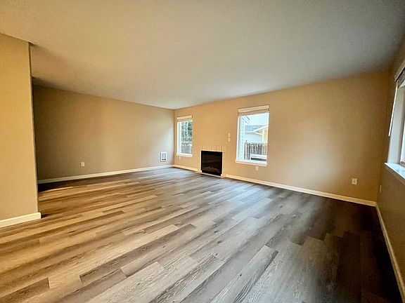4th image of 3321 Fender Dr #B