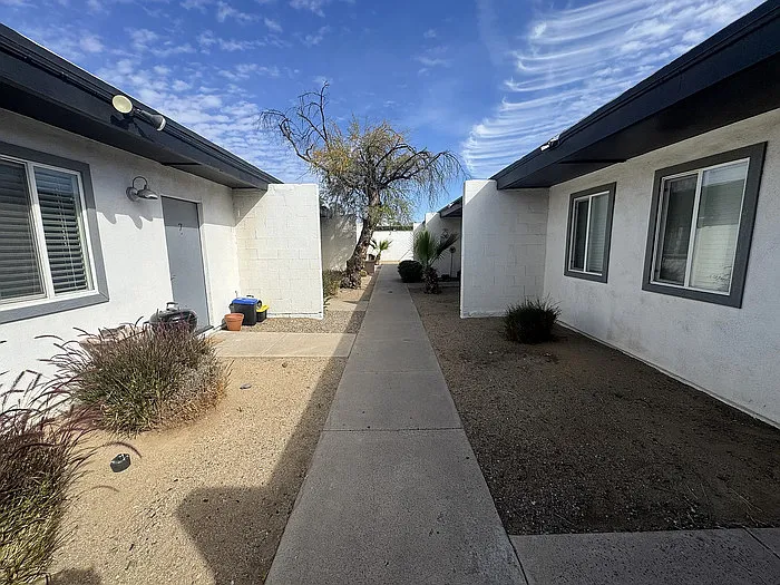 2 bed, 1.0 bath, 950 sqft, $1,215 — Photo 2
