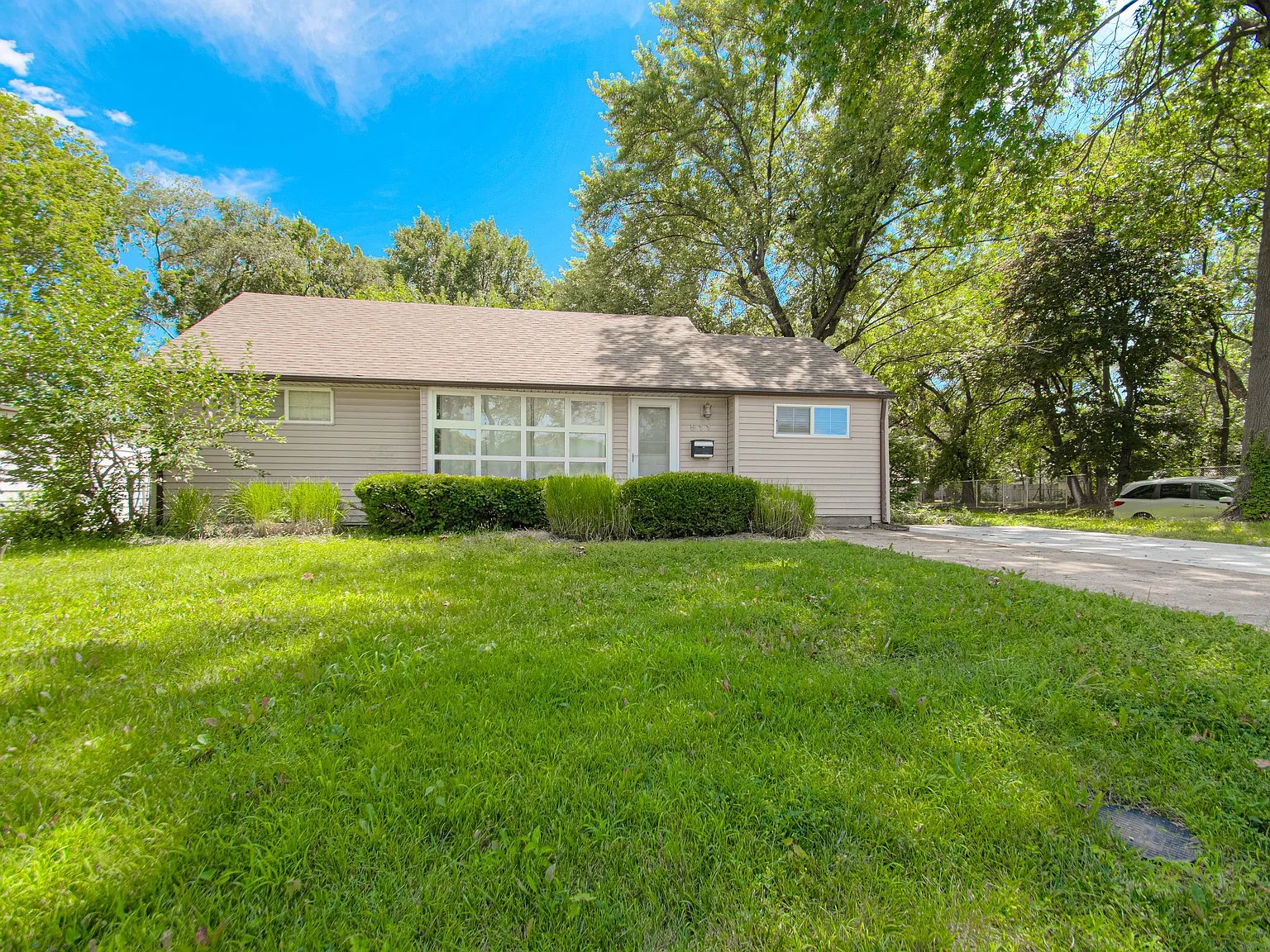 3 bed, 1123 sqft, $1,850 — Photo 1