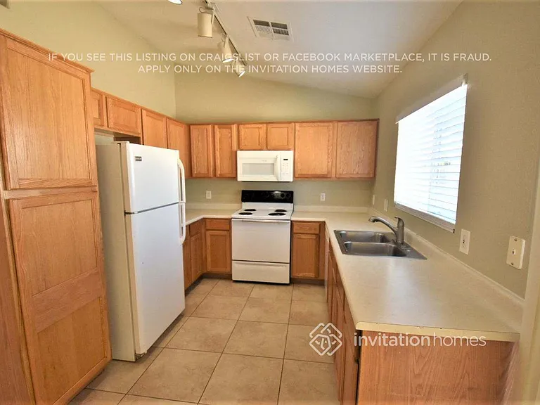 10436 W Granada Rd — Photo 5