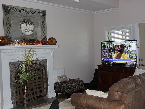 3rd image of 284 River Run Dr