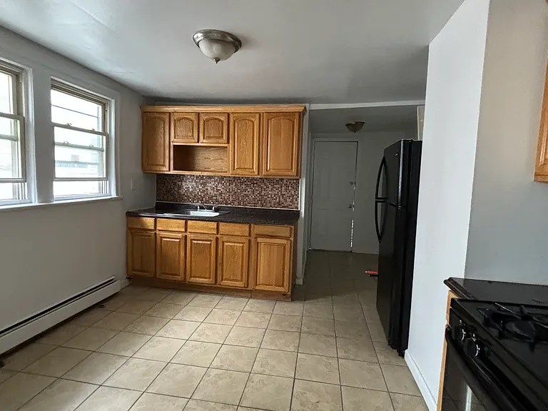 228 1st St #2 — Photo 3