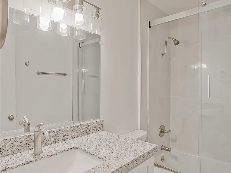 220 S 7th St — Photo 3