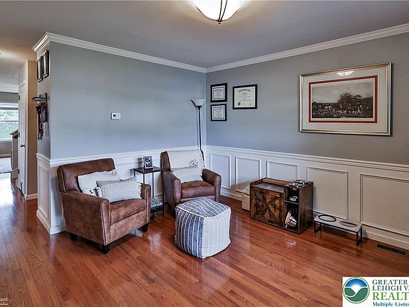 2nd image of 318 Pike St
